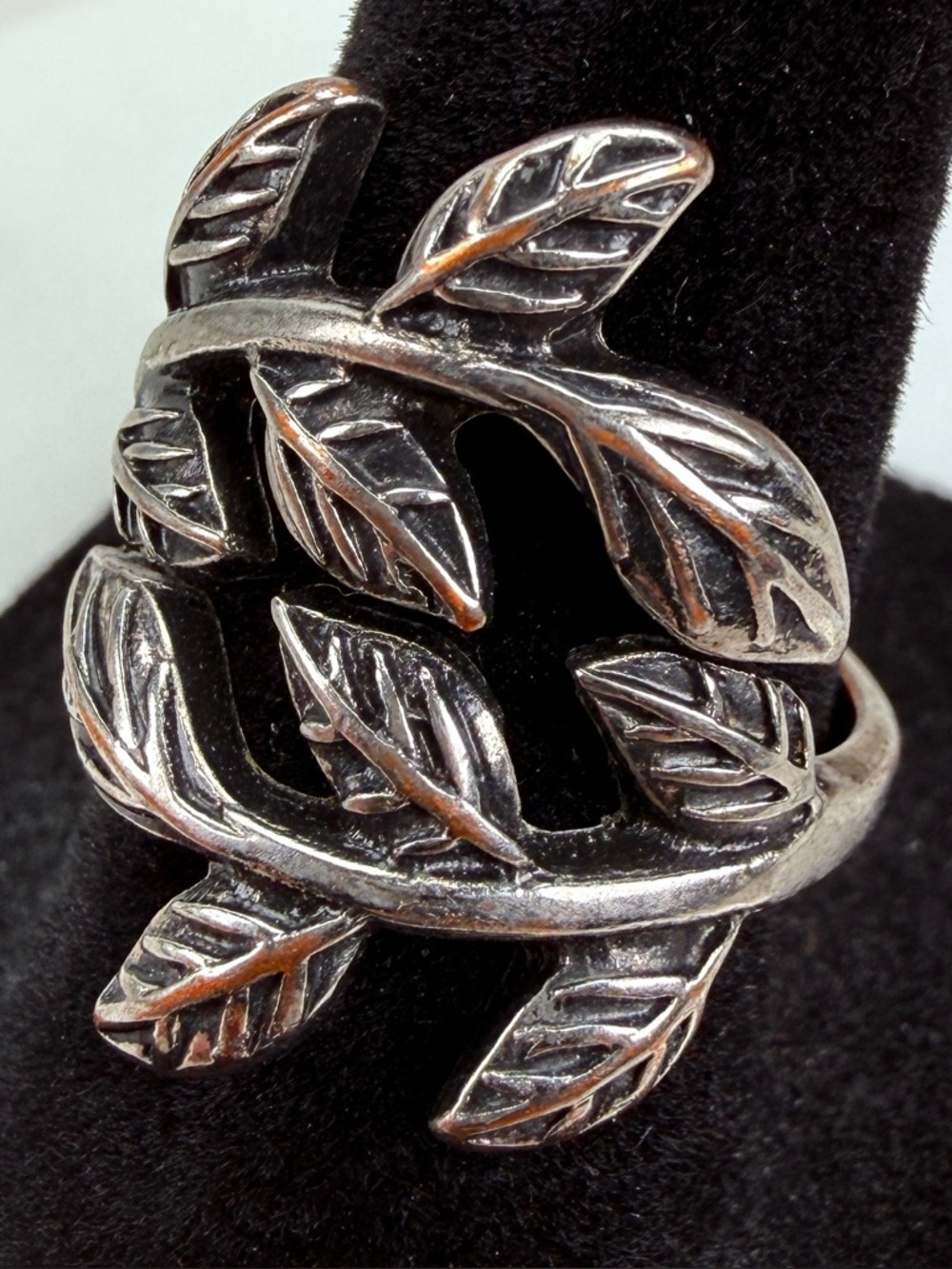 Aged Silvertone Leaf Design Metal Ring 6 3/4 - Picture 3 of 6
